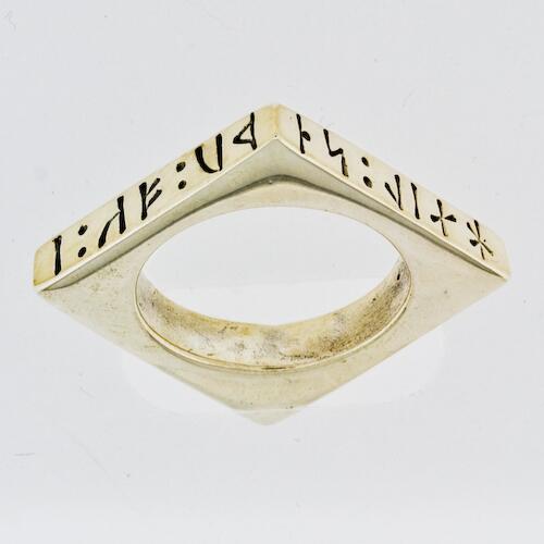 Ring med runeskrift